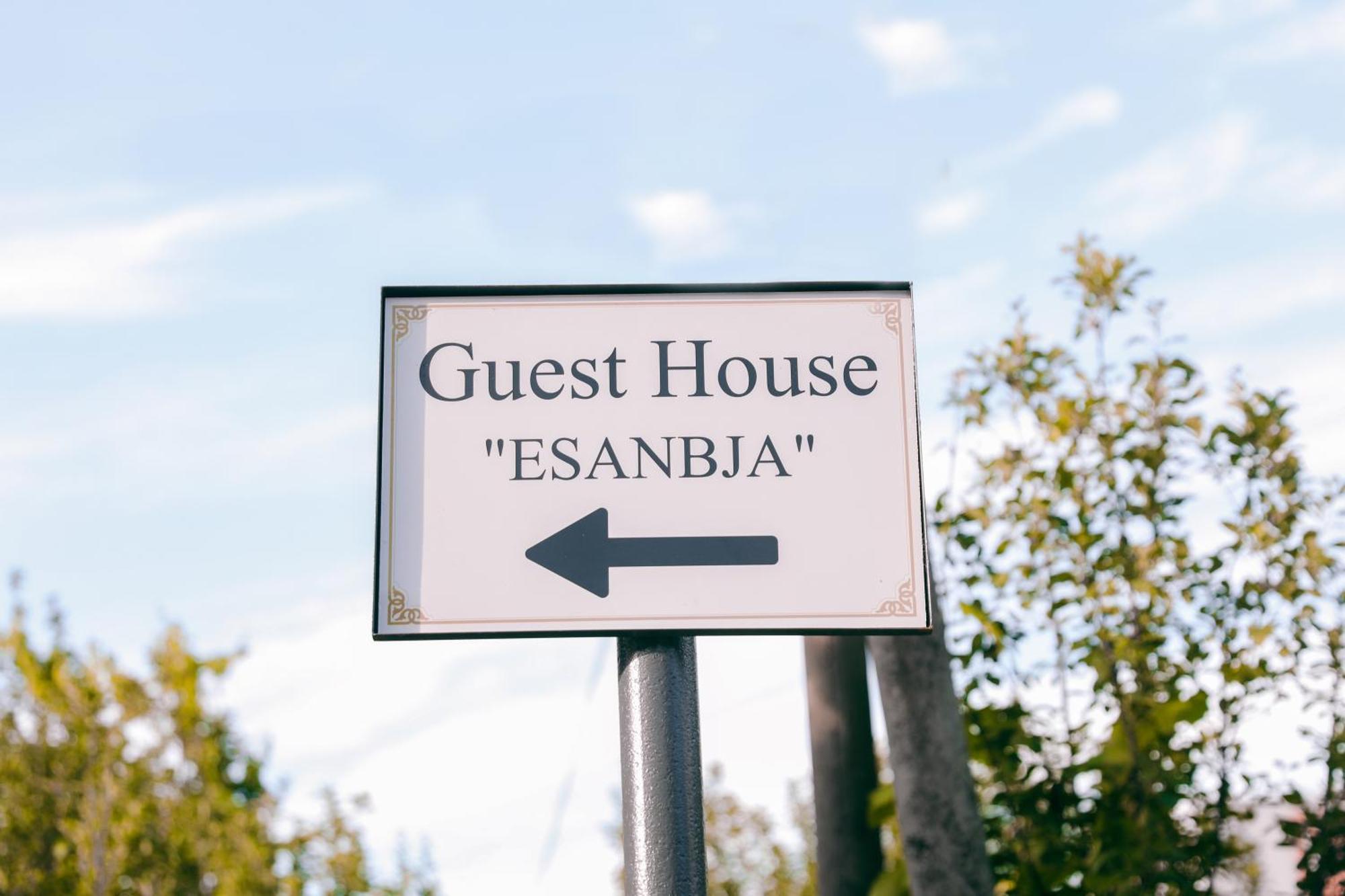Guest House Esanbja Berat Eksteriør bilde