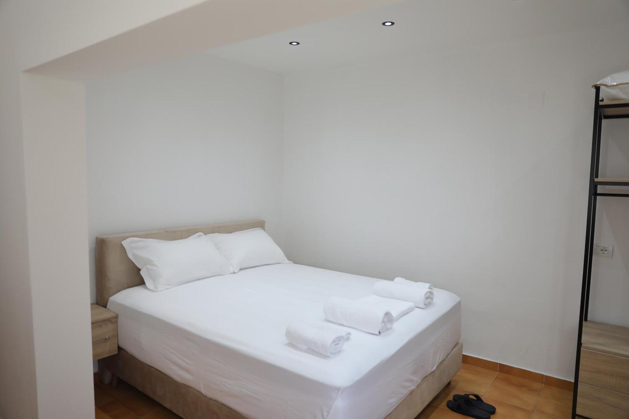 Guest House Esanbja Berat Eksteriør bilde