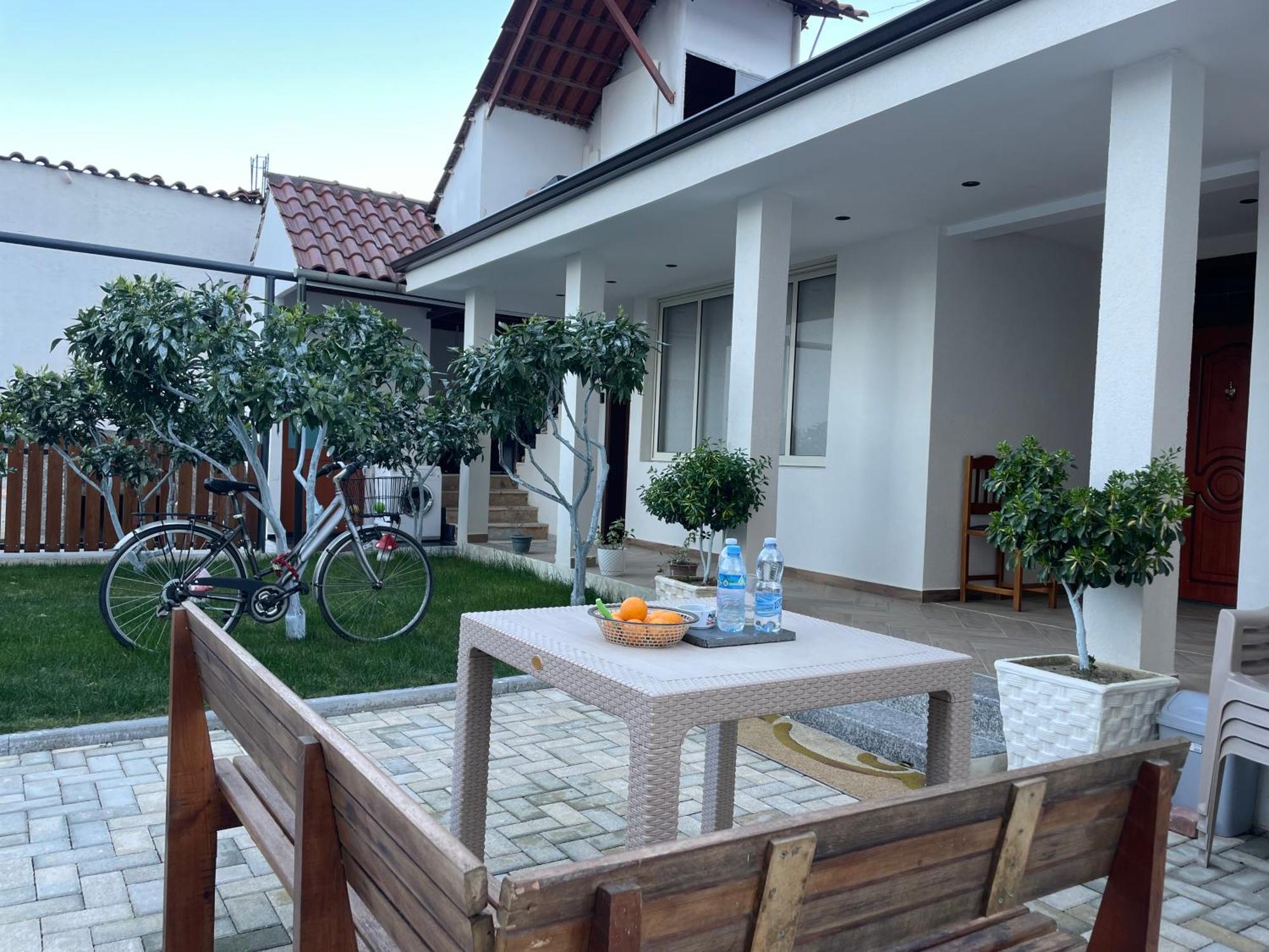 Guest House Esanbja Berat Eksteriør bilde